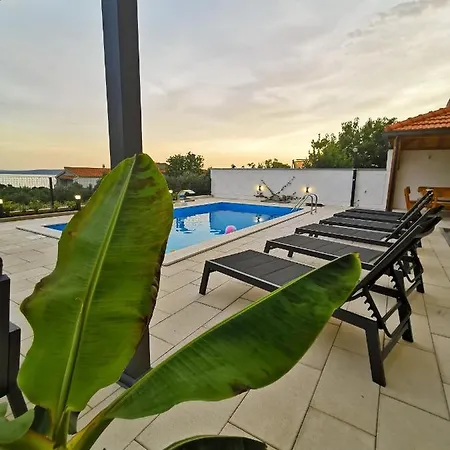 A4 Kevic * Kastela