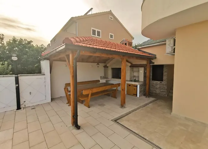 Apartment A4 Kevic *
